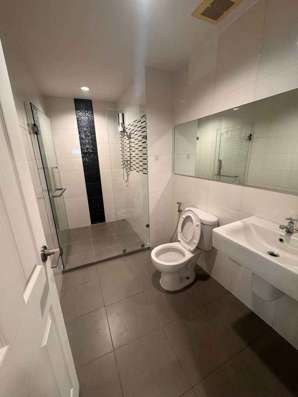 2BR condo in Rama 9 — photo 2