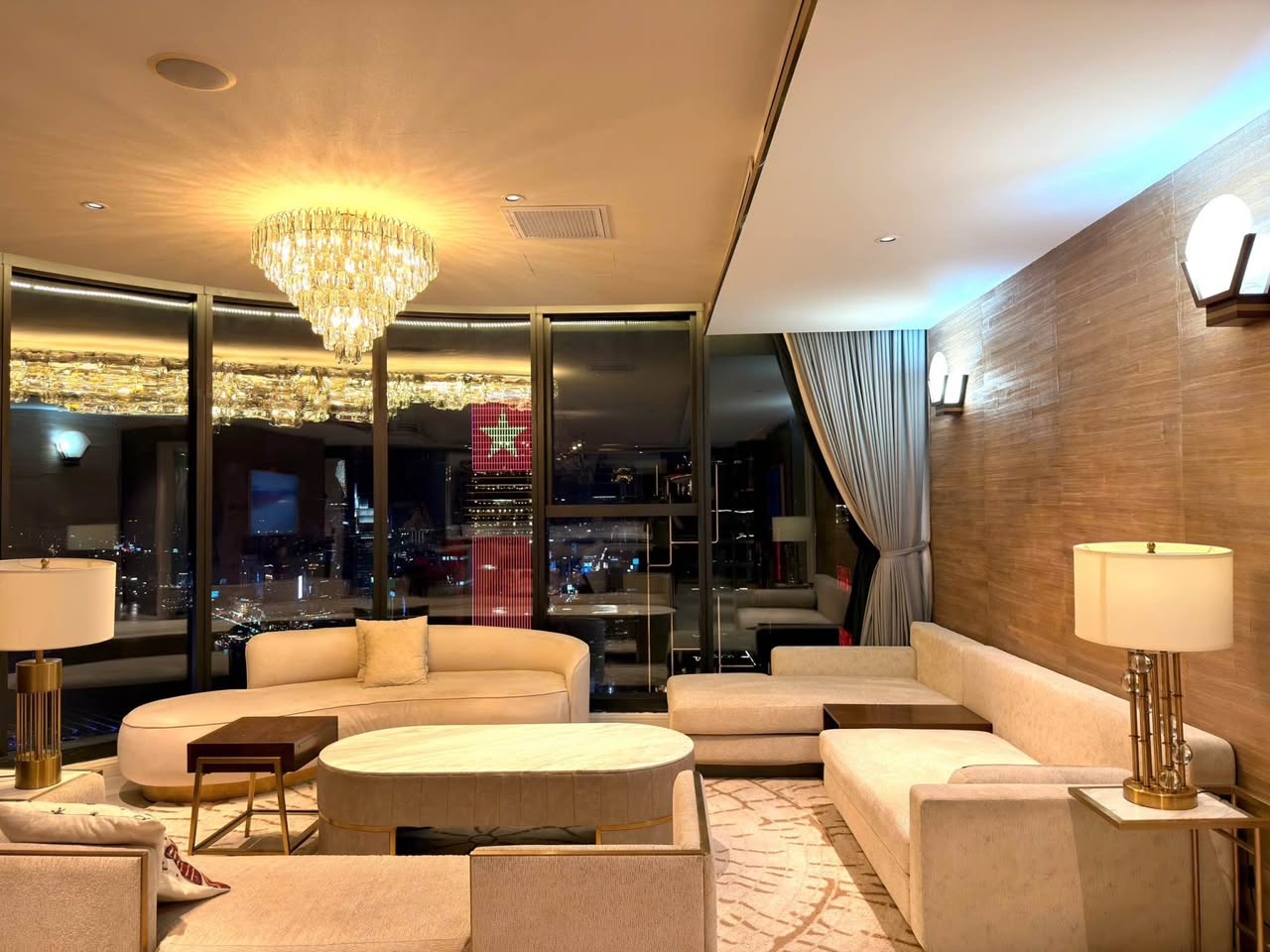 4BR apartment in District 1 — photo 2