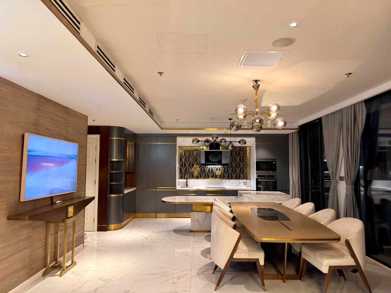4BR apartment in District 1 — photo 4