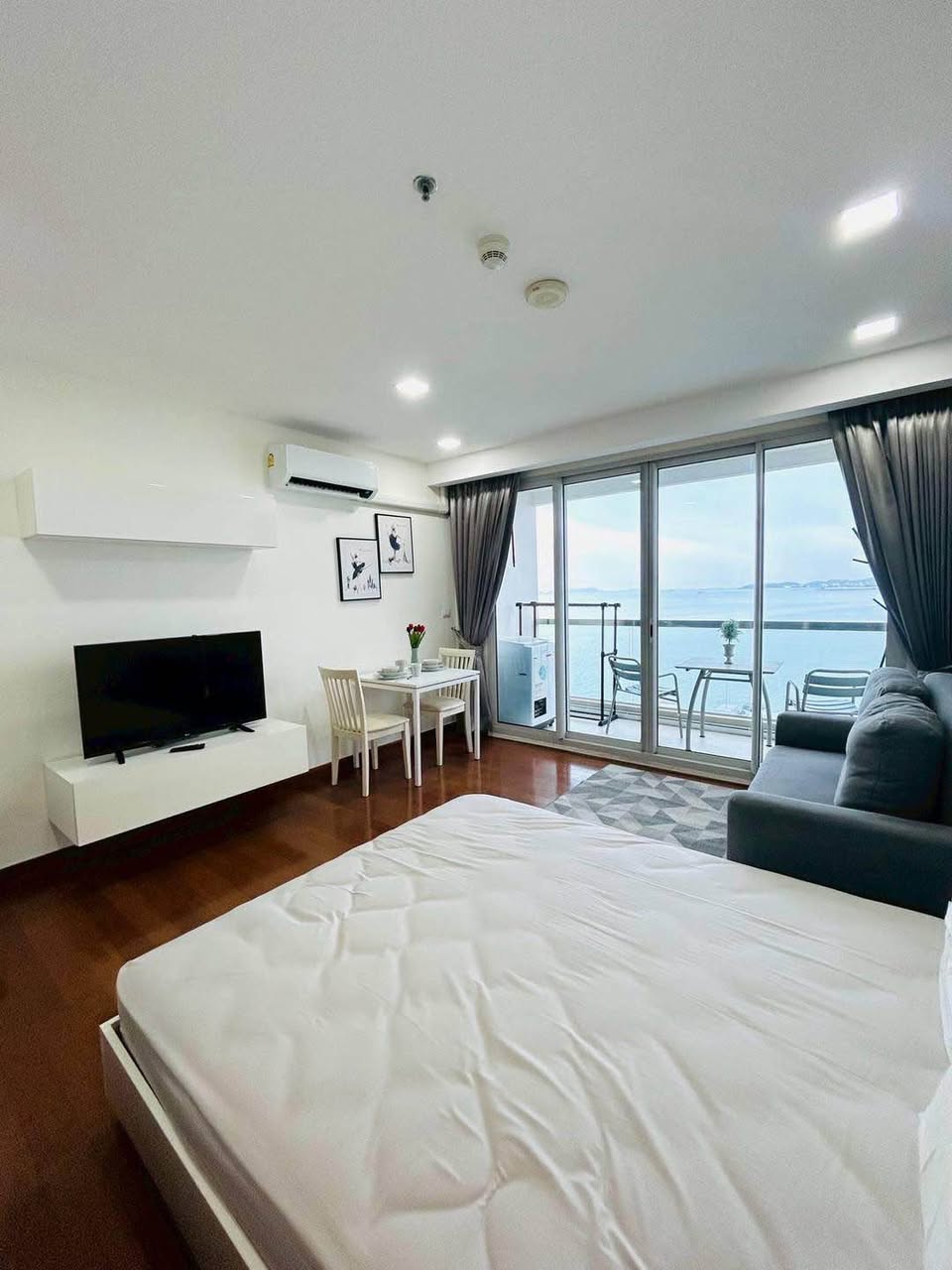 Studio condo in Wongamat — photo 2