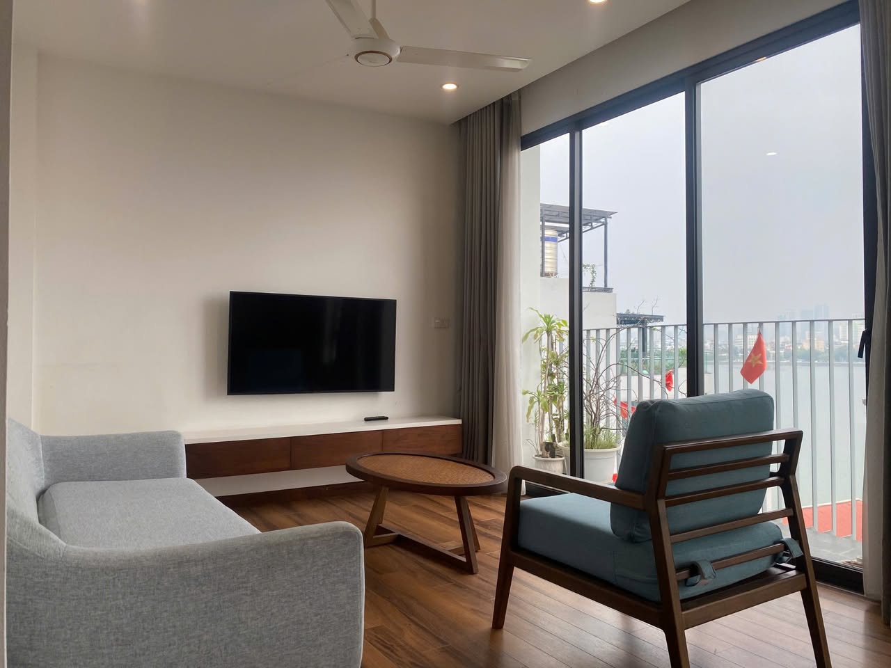 2BR apartment in Tay Ho — photo 2