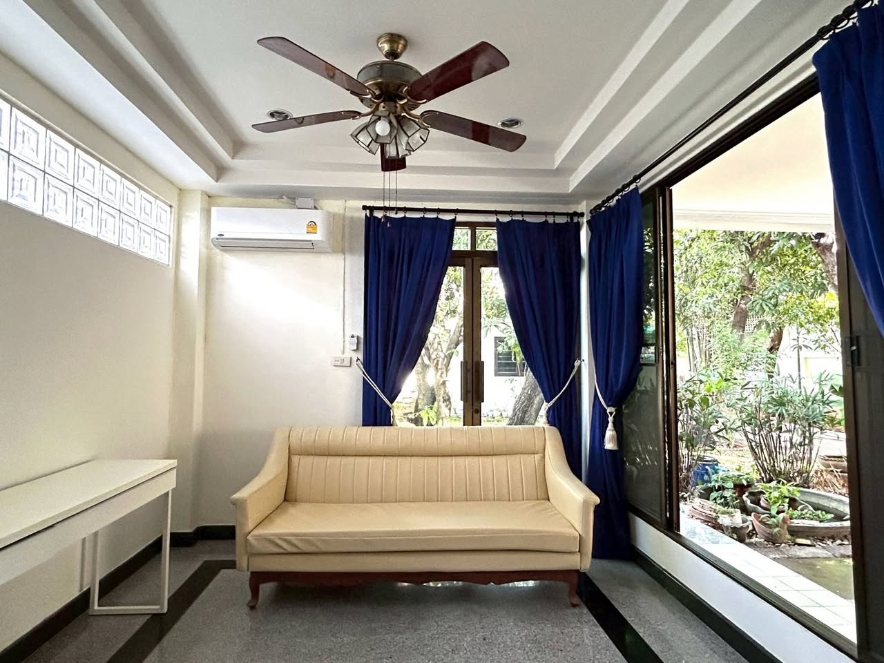4BR house in Phra Khanong — photo 3