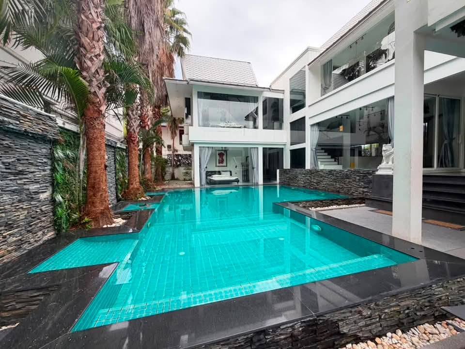 7BR villa in South Pattaya — photo 2