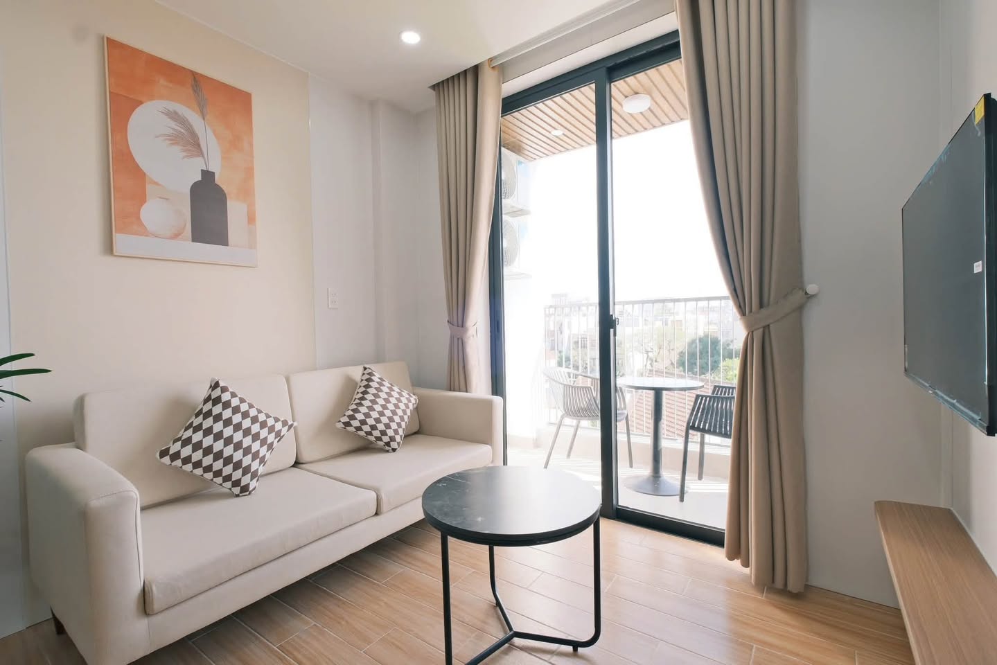2BR apartment in My An — photo 2