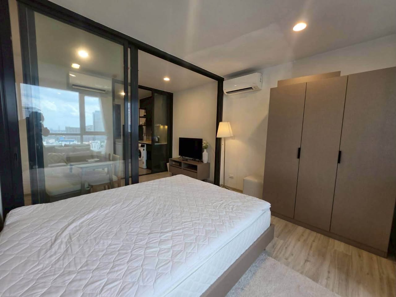 1BR condo in Huai Khwang — photo 3