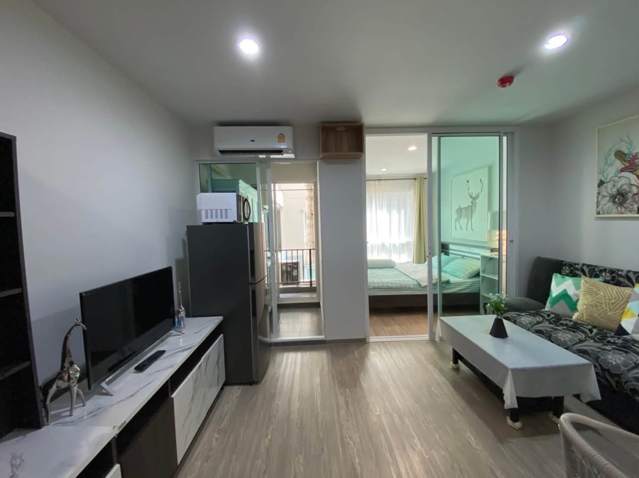 room in Regent — photo 2