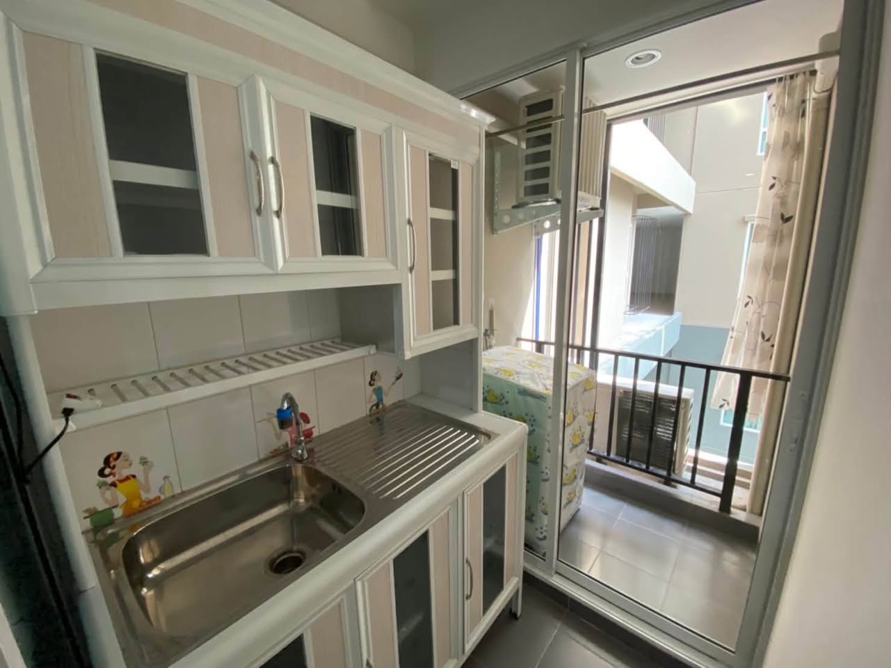 room in Regent — photo 4