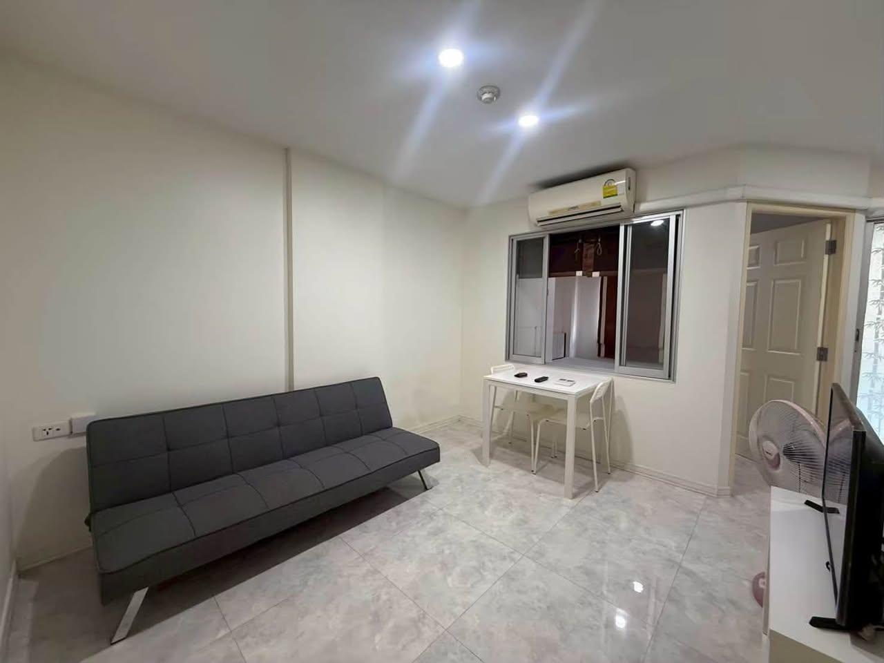 Studio condo in Lumphini — photo 4