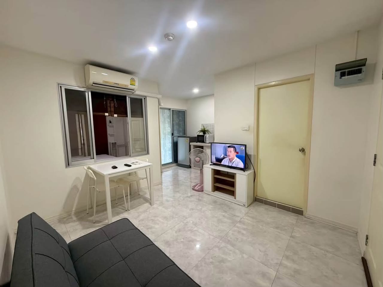 Studio condo in Lumphini — photo 5
