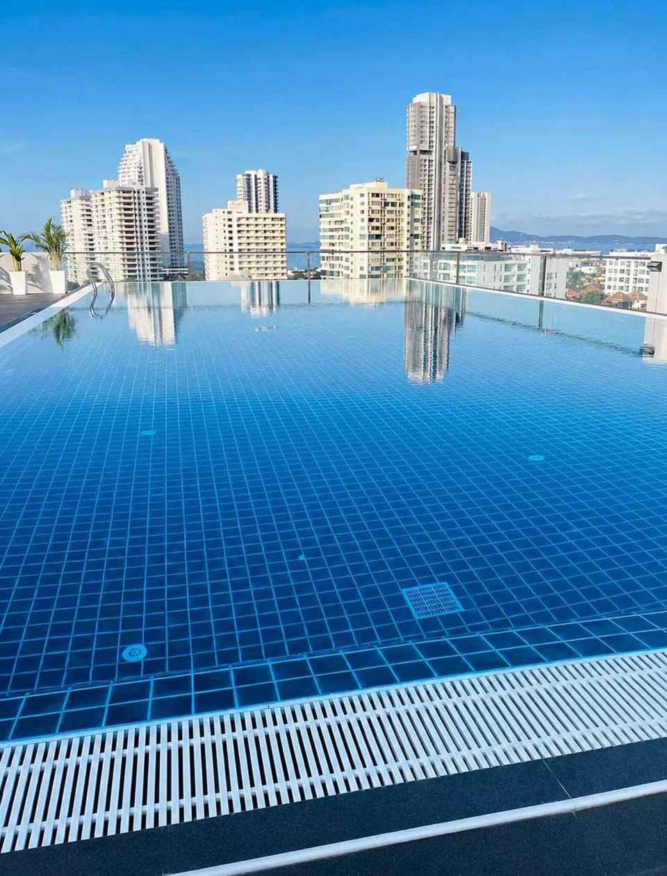 1BR condo in Khao Phra Tamnak — photo 5