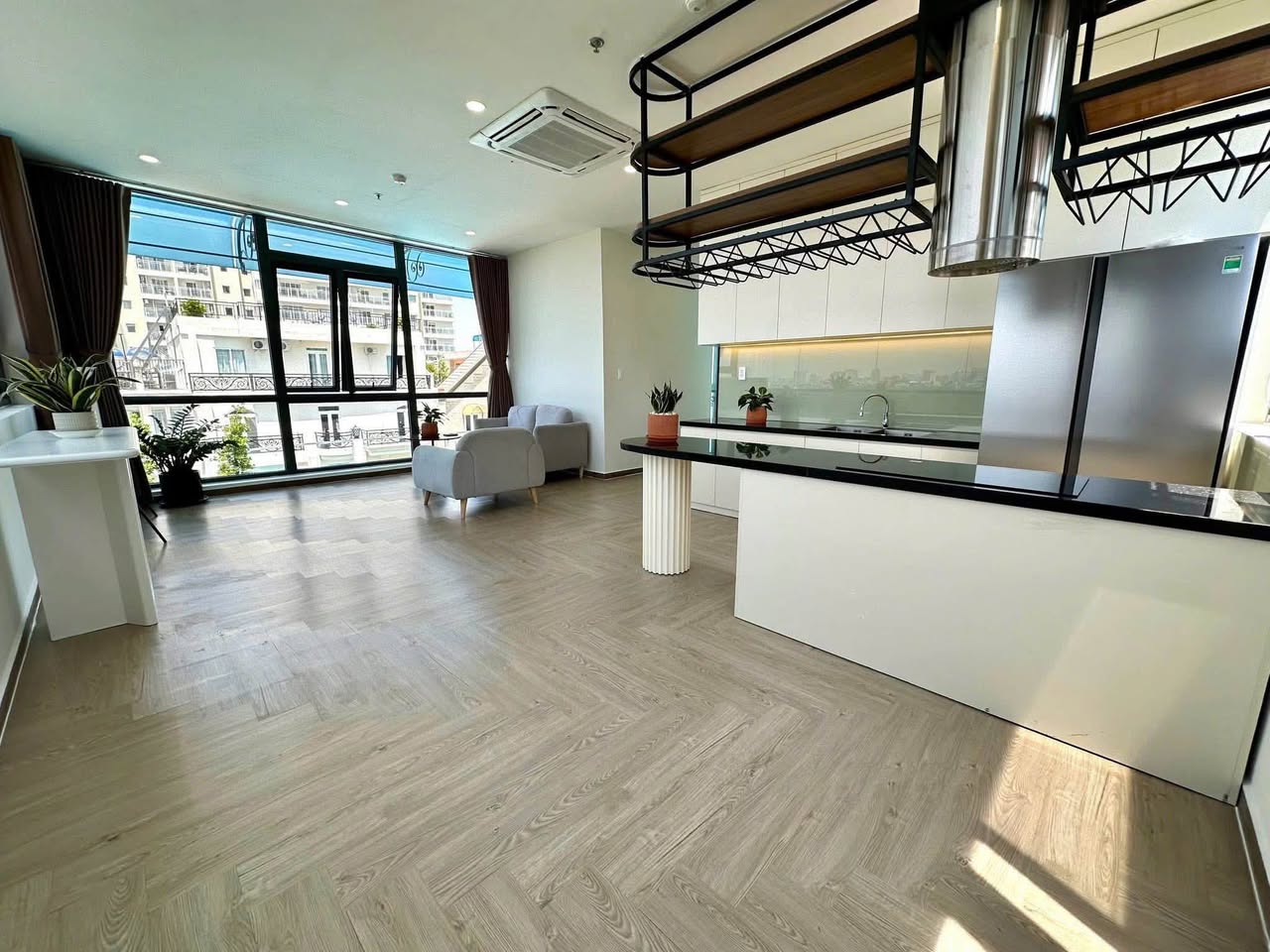 2BR rental in District 2 — photo 2