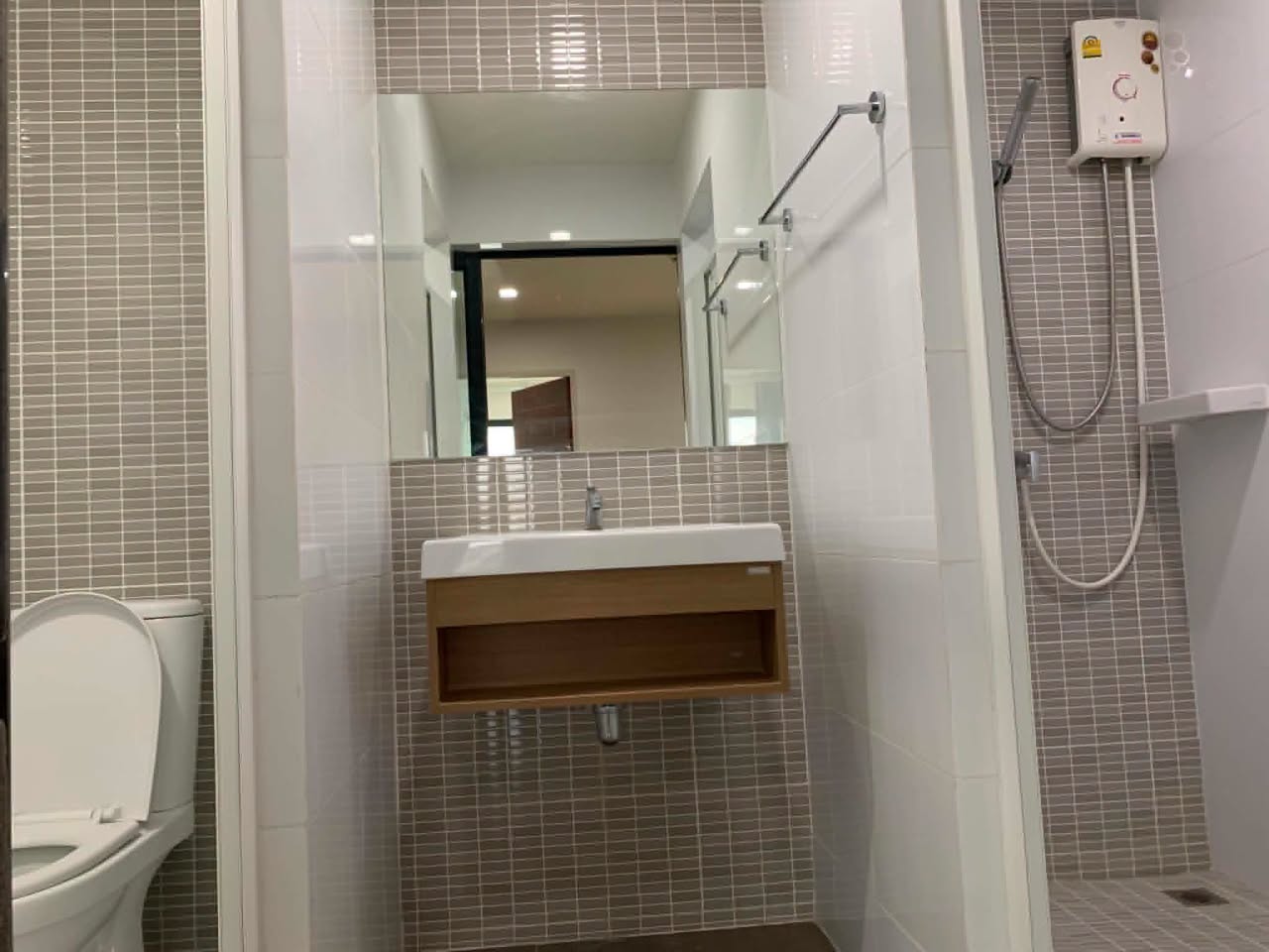 2BR condo in Saphan Mai — photo 2