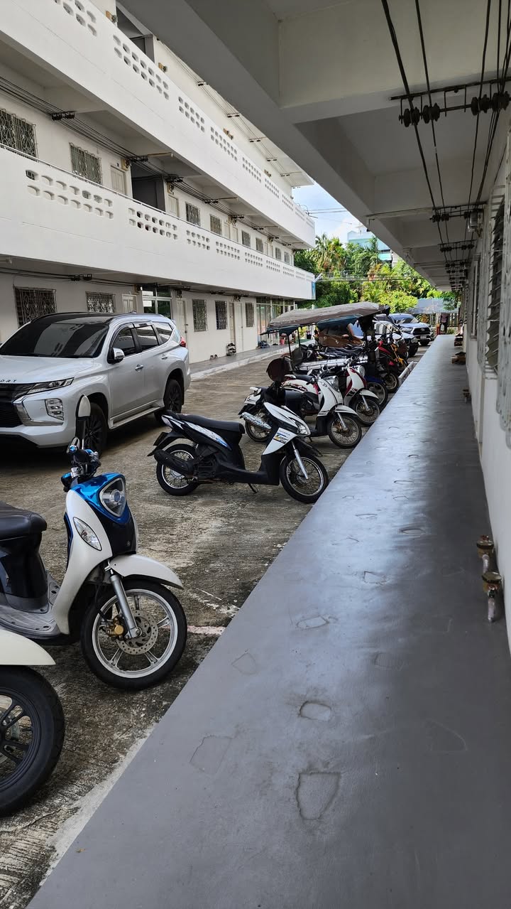 apartment in Phra Khanong — photo 4