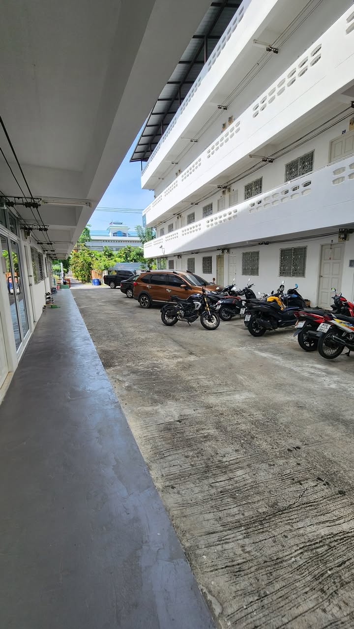 apartment in Phra Khanong — photo 5