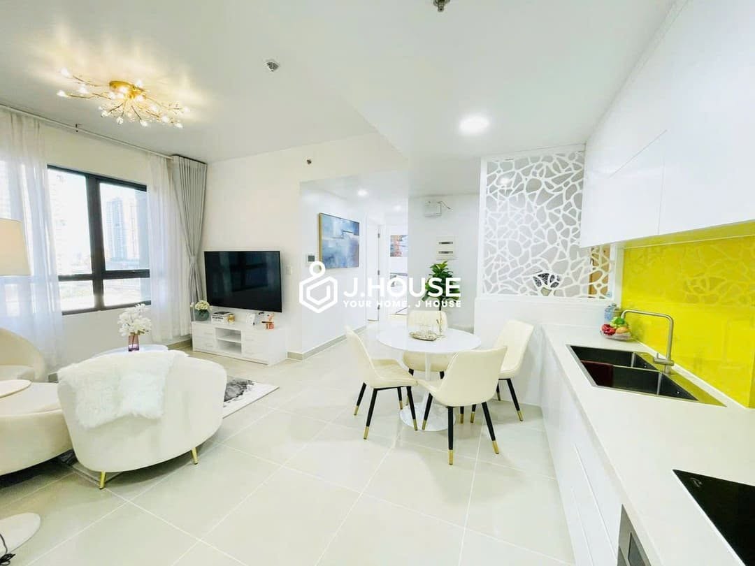 2BR condo in District 2 — photo 2