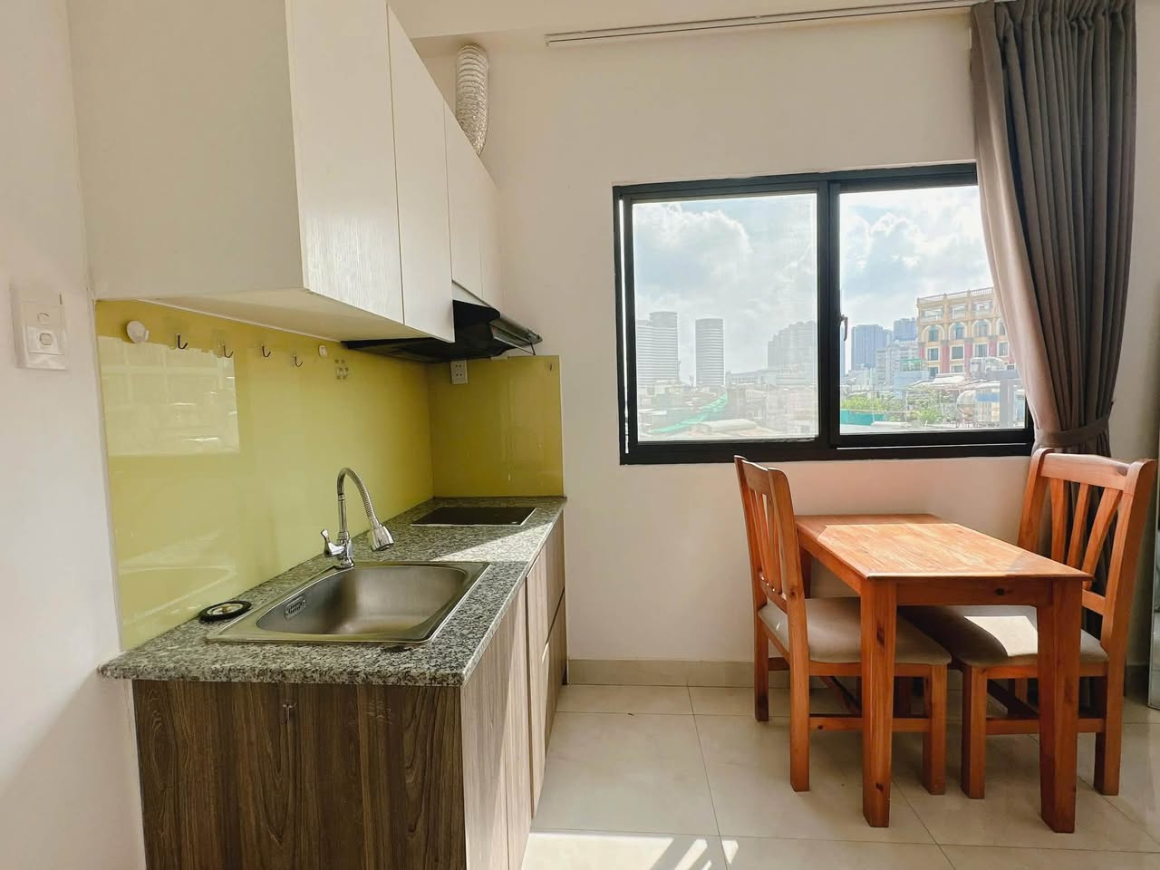1BR room in District 1 — photo 2