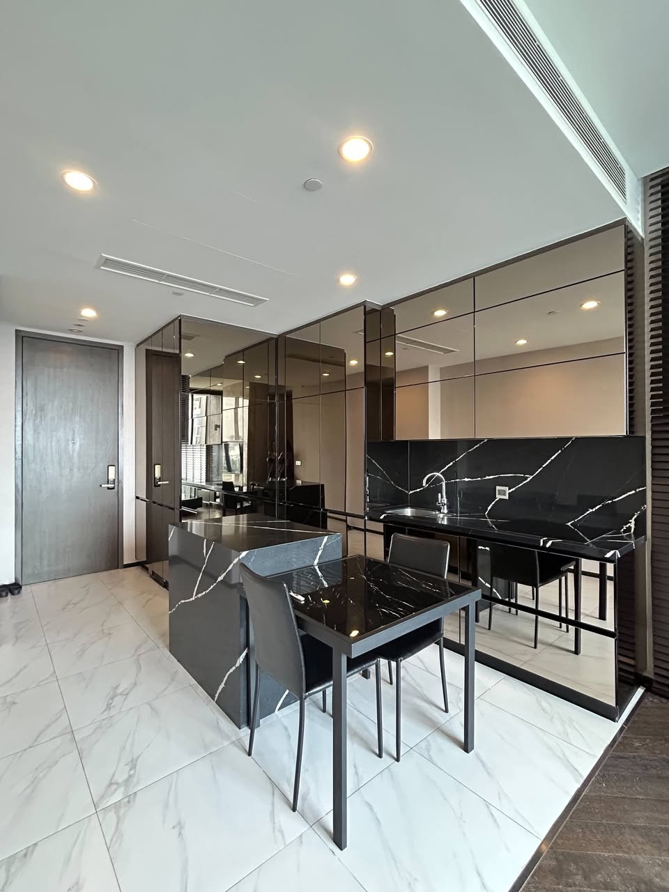2BR apartment in Thonglor — photo 2