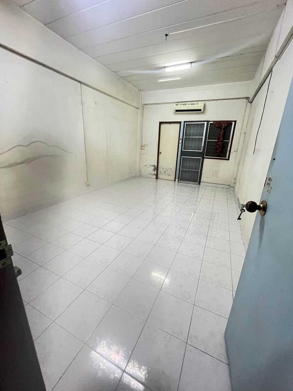 condo in On Nut — photo 2