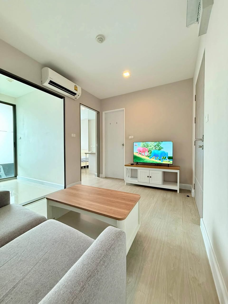 1BR condo in Huai Khwang — photo 3