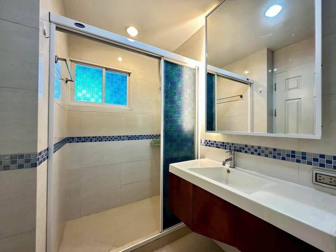 1BR condo in Huai Khwang — photo 5