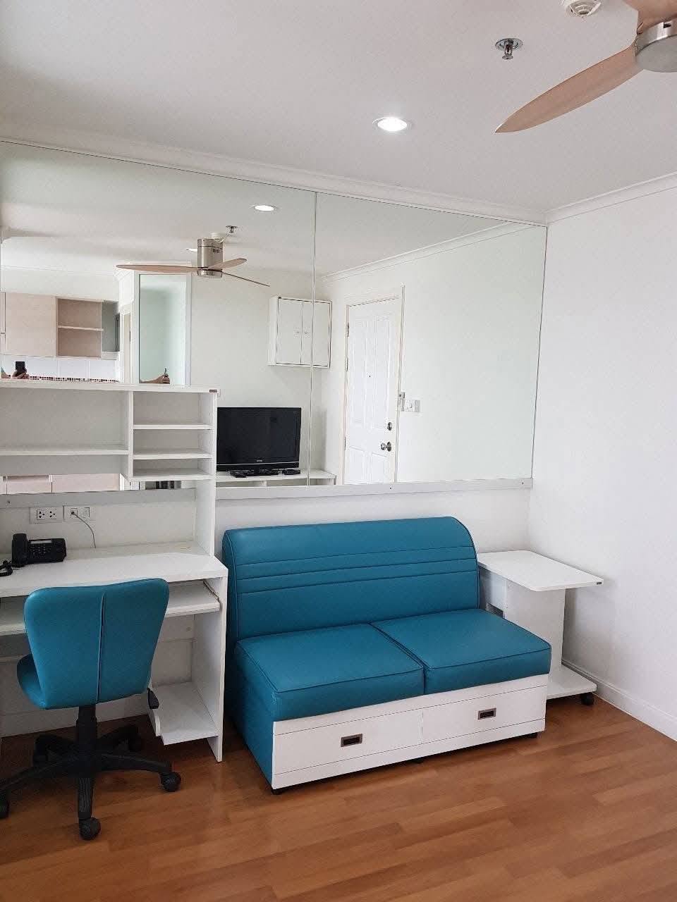 Studio condo in Lumphini — photo 2